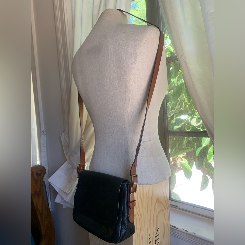 Fossil crossbody flap front leather bag.